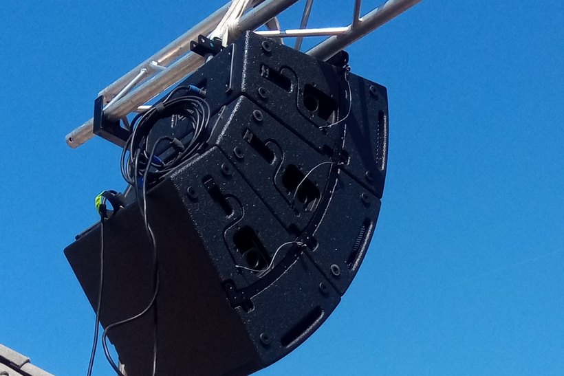 Szabadtéri line-array rendszer